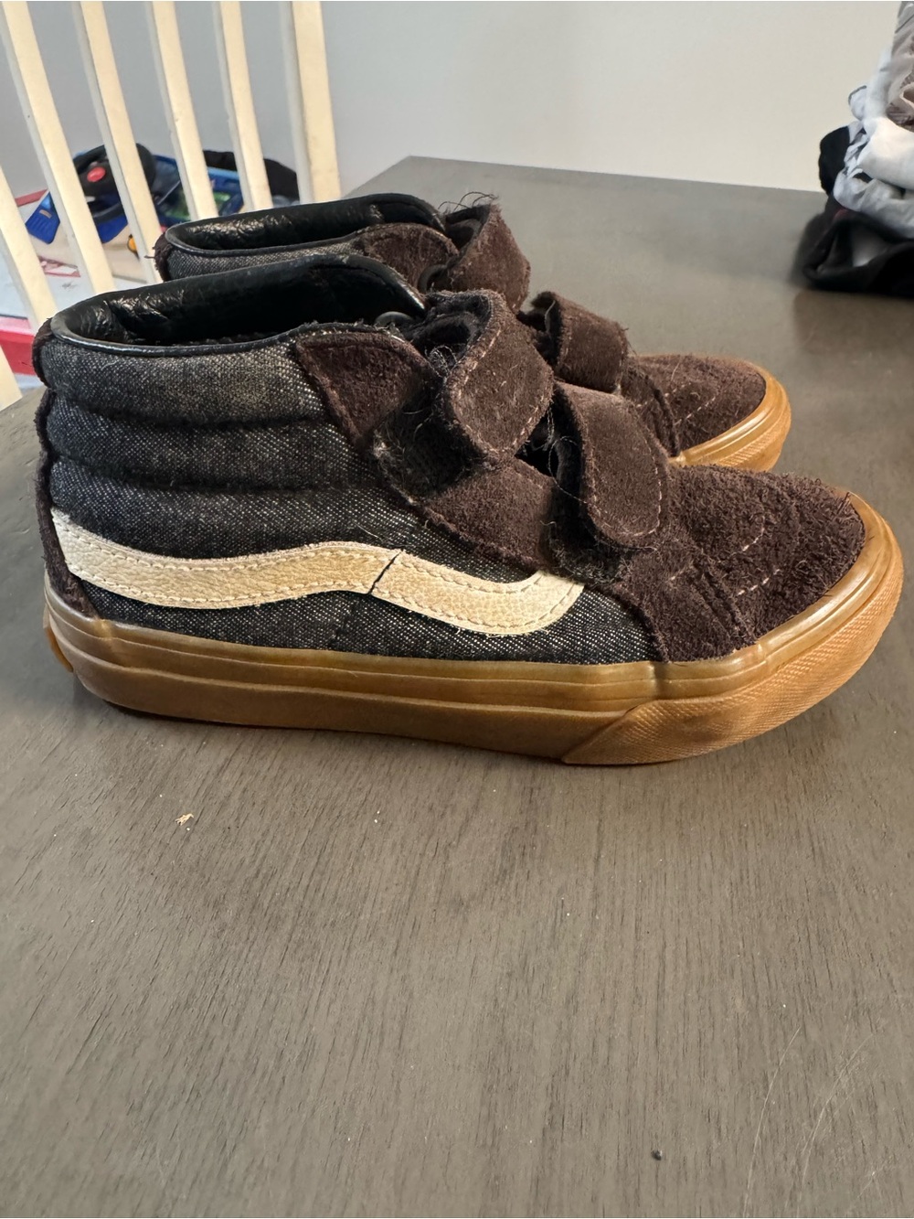 Vans toddler 12 High-Top Velcro Sneakers in Black and Brown